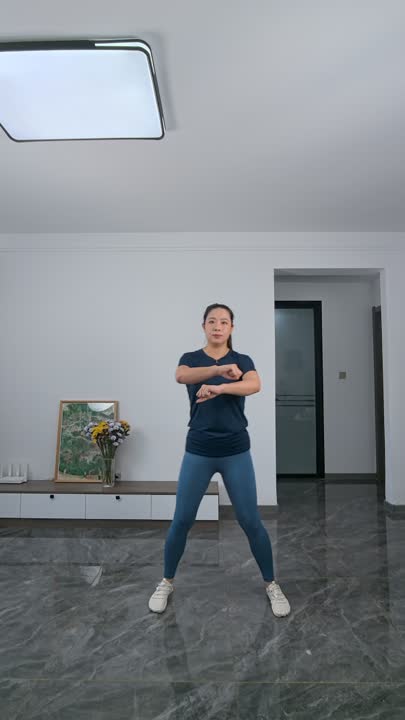 RUYI TAICHI instructor practicing Wu Qin Xi